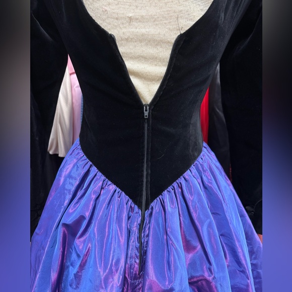 Vintage 90s Laura Ashley 6 Purple Iridescent Velvet Glam Fit Flare Dress Formal - Picture 5 of 9